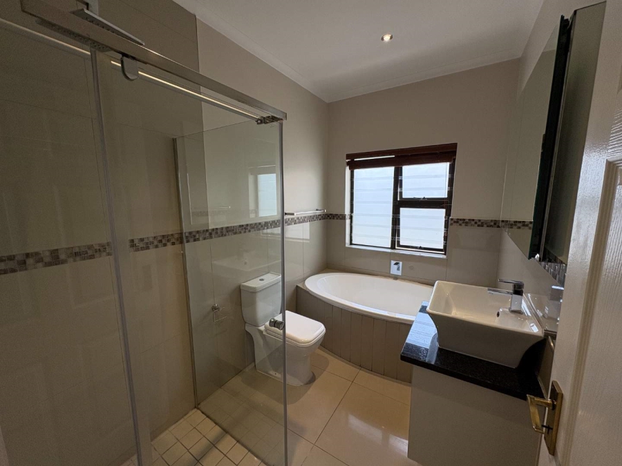 5 Bedroom Property for Sale in Sunningdale Western Cape